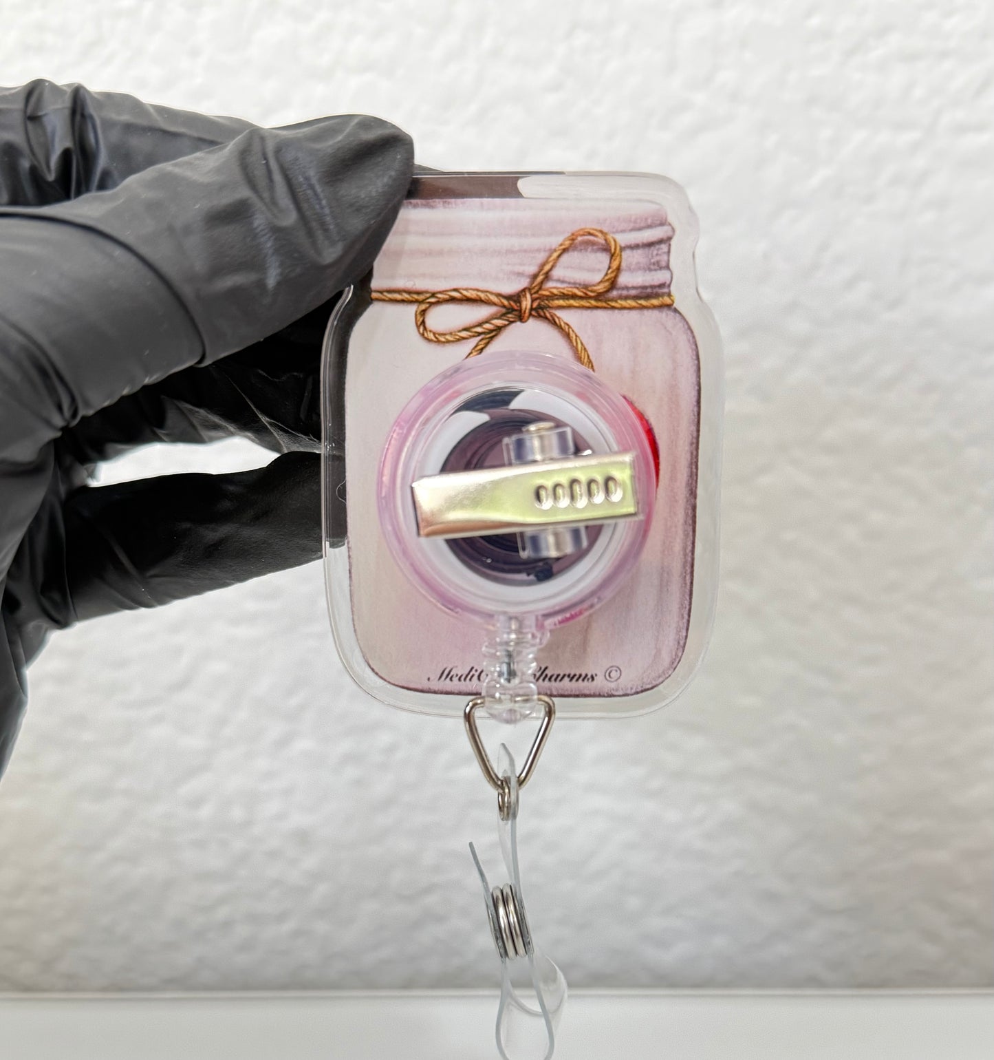 Mason Jar Love Shaker Badge Reel – A Sweet Valentine’s Day Accessory!