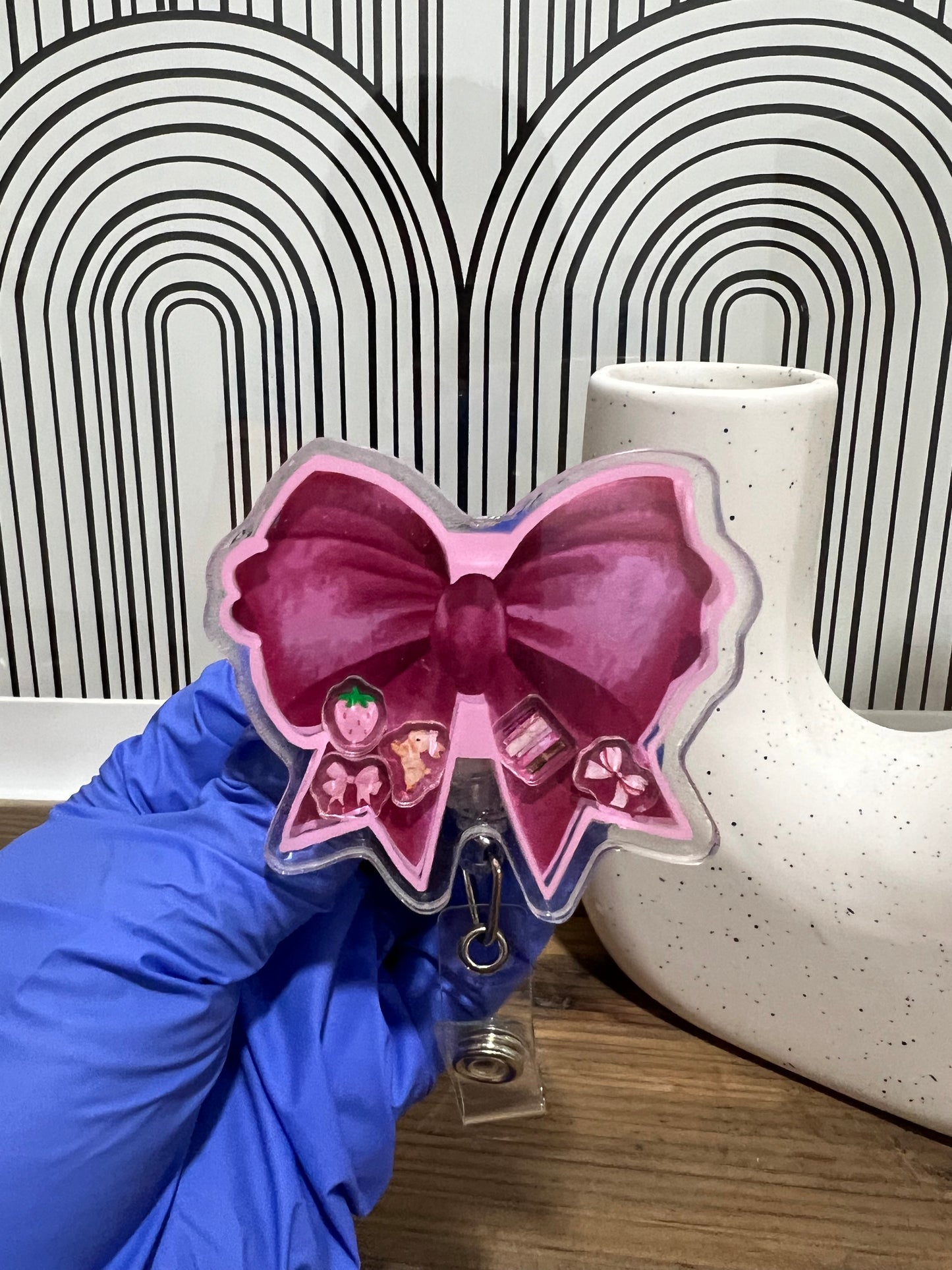 Shaker Badge Reel: Bow
